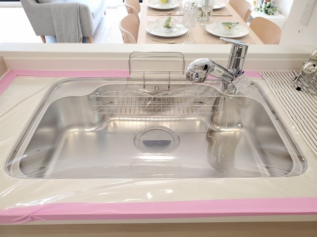 広いシンクで洗い物も楽ちん