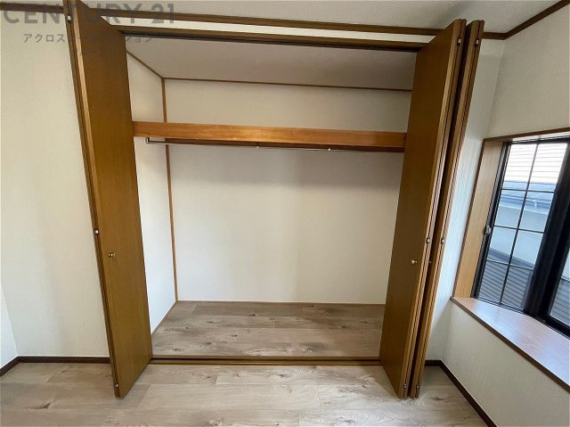 衣類やアクセサリー、小物類の収納が便利で整理整頓がしやすく、部屋の美観を保ちつつ、スペースを最大限に活用できます。衣服のしわやダメージを防ぎ、長持ちさせることができます。