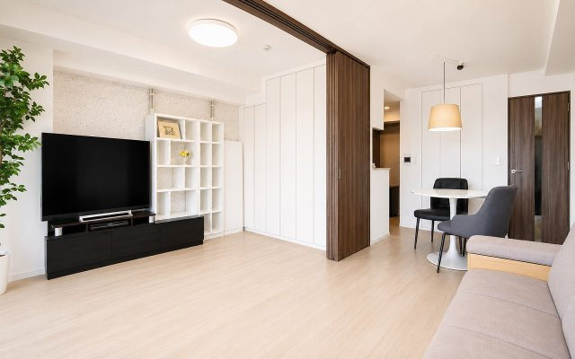 【LD＋洋室3】　リビングに隣接する居室。引き戸を開け放てば2部屋が一体となり広々とした快適空間が生まれます。