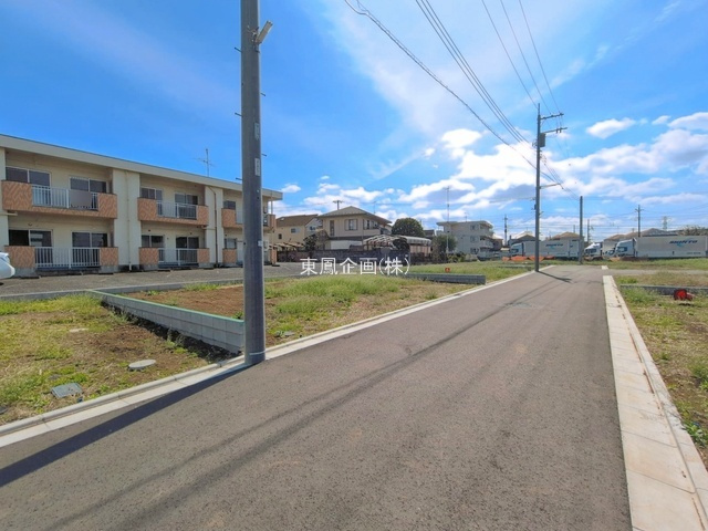 前面道路含む現地写真です