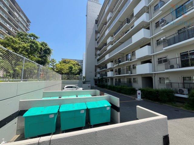 【ゴミ捨て場】　清潔に保たれており、居住者の方も快適に利用しやすい環境です。