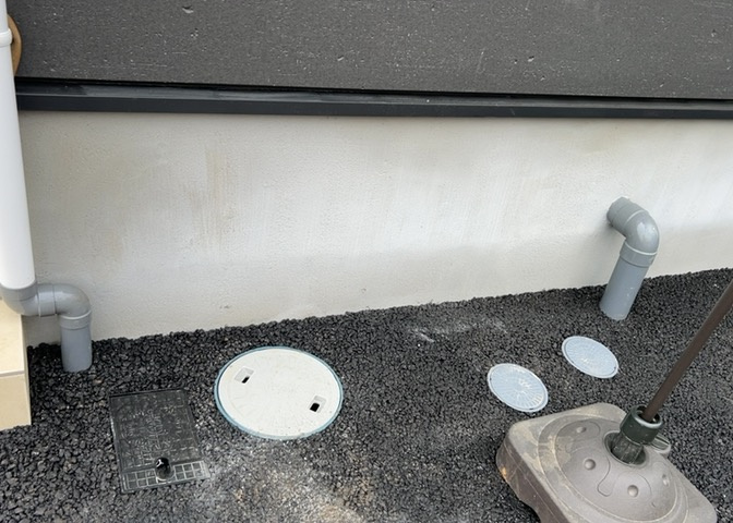 木造住宅とは土台、壁、柱など建築物の強度を支える構造体の材に木が使用されている構造を指します。構造体は建物の自重を支えるだけではなく風圧や水圧、積裁荷重などあらゆる衝撃に耐えるための基礎です。