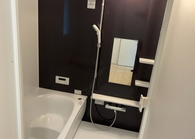入浴時の快適さも大事なことですが、綺麗な状態を維持できなければ気持ちよく入浴できません。毎日の掃除が楽という点は大事なポイントになります！カビが生えにくく掃除がしやすい、壁や浴槽を選ぶといいでしょう。