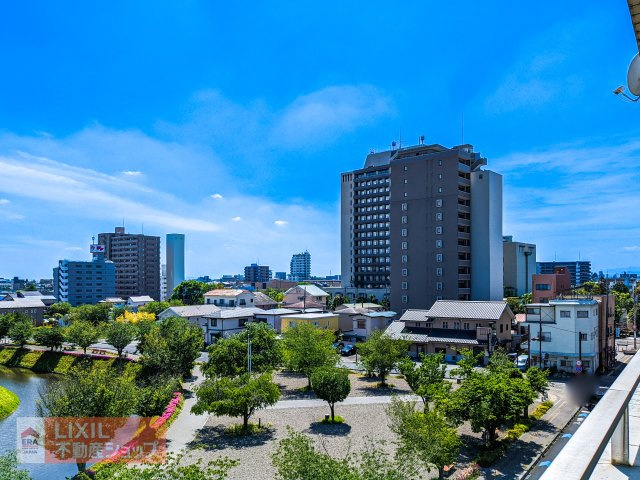 宇都宮市役所がすぐ側にあります！飲食店も多く、ランチには困りません♪