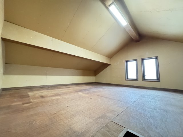 屋根裏収納