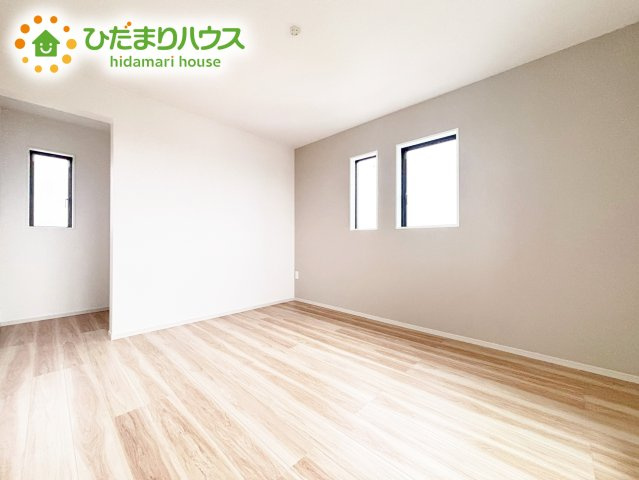 2面採光を確保した明るい室内は、風通しも良く、大変居心地の良い空間となっております。