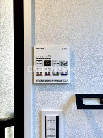 【浴室乾燥機】暖房・冷風・換気・乾燥が可能です。毎日を快適に過ごせるうれしい機能が揃っています。雨の日の洗濯物も安心です。