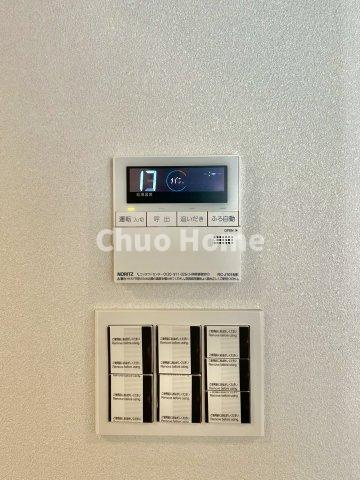 【給湯リモコン】外での一日を忘れさせてくれるオートバス機能でお好みの湯量・温度に調整された浴槽。