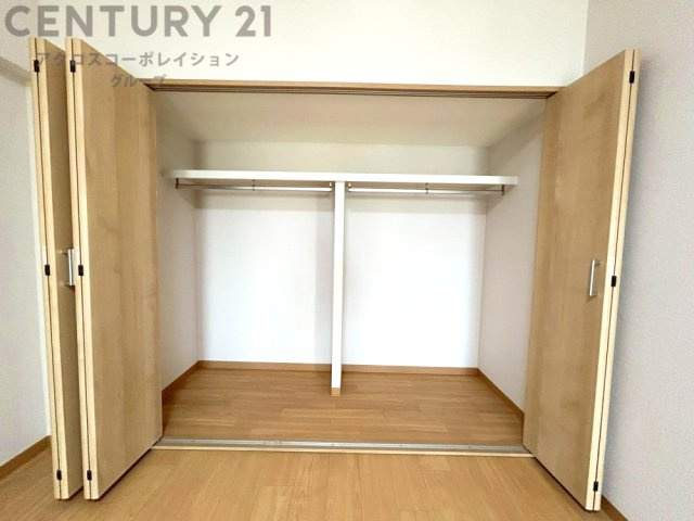 衣類やアクセサリー、小物類の収納が便利で整理整頓がしやすく、部屋の美観を保ちつつ、スペースを最大限に活用できます。衣服のしわやダメージを防ぎ、長持ちさせることができます。