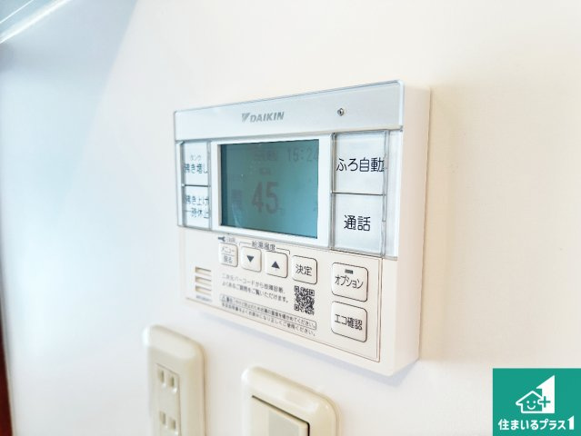給湯器リモコン（LDK側）ボタン一つでお風呂のお湯はり・追い炊き可能！便利な呼び出し機能付き！表示文字が大きく読みやすい有機ＥＬを採用！どの角度からも見やすくなっています。