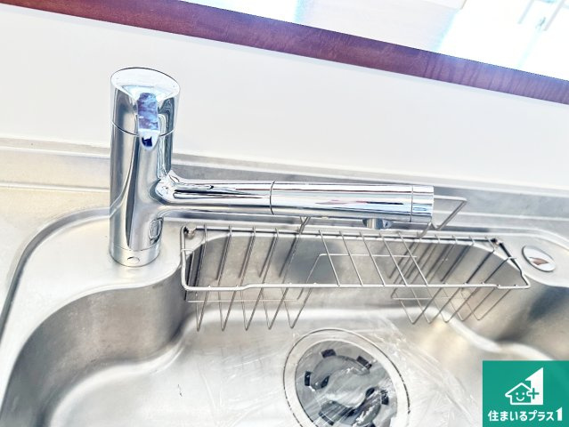 浄水器を内蔵！炊飯時、お茶を作る時に安心してお水を使えます！お湯と冷水、浄水と原水、シャワーの切替えもワンタッチです！