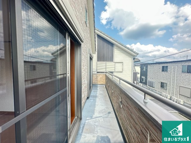 日当たりのよいバルコニー！お部屋が開放的に！