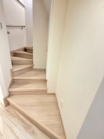 メゾネット上の階への階段