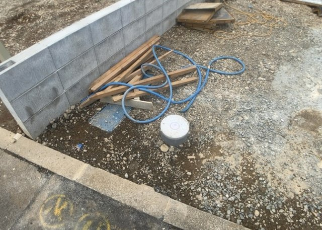 敷地内には、散水栓や立水栓があります。水道水を直接利用できるため、水を運ぶ手間を省くことが出来ます。大量の水を必要とする洗車作業や清掃などに役立ちます。その他設備とあわせて、現地でご確認ください。