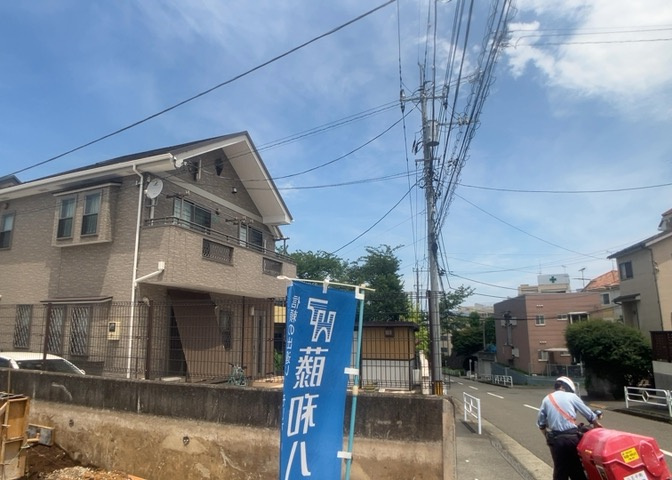 土地の地勢が高台の場合、景色を綺麗にみることができ、景色にこだわってお家探ししている方におすすめです！また平坦地よりも風通しがいいというメリットがあります。デメリットもあるので是非現地でご確認下さい。