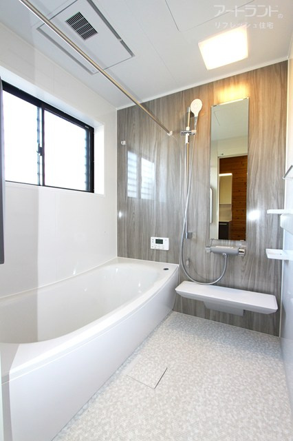 【新設の浴室】1616サイズ、光熱費も抑えられる断熱浴槽、浴室乾燥・暖房・涼風・換気機能付き