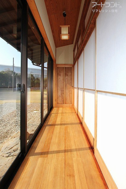 【縁側】ゆっくりお庭を眺められます