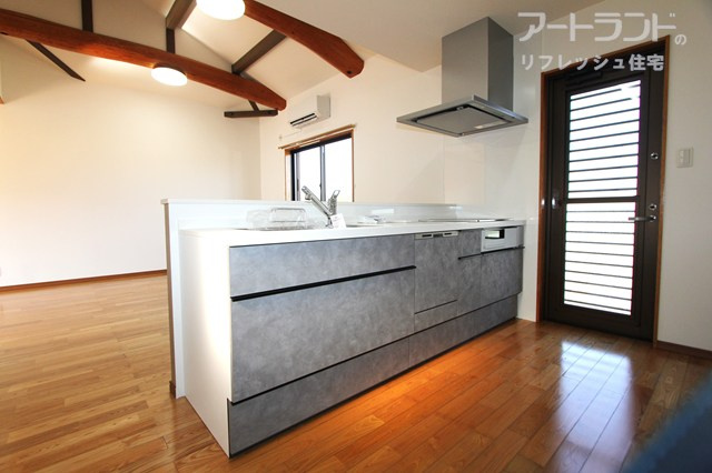 【新設のシステムキッチン】ゆったり使える2550サイズ、IHコンロ、食洗機付き