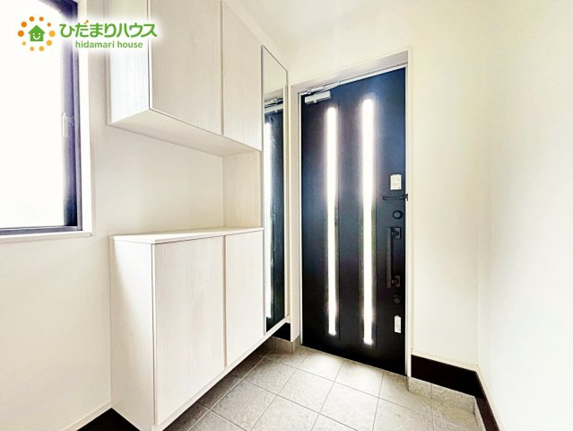 姿見付きシューズボックスは、鏡を新たに設ける必要がないため、限られた空間を効率的に活用できます。