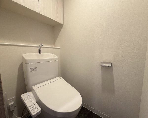 ウォシュレット付きのお手洗いです。