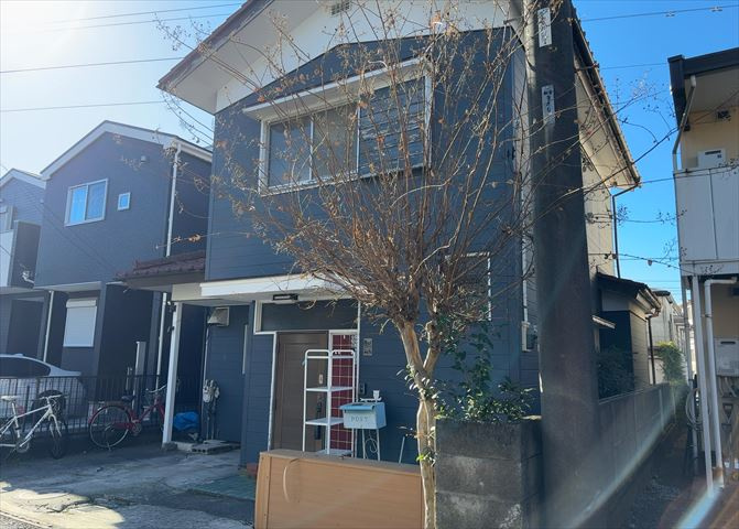 土地の形が極端に長細かったり、狭小地、あるいは道路との高低差がある傾斜地だった場合、後々売ろうとしても買い手がつかない場合もあります。後々、売却することになった時に価値の下がらない土地を選びましょう。