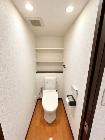 コンパクトで使いやすいトイレです