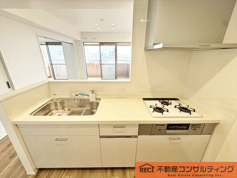 駅周辺には買い物施設が充実！