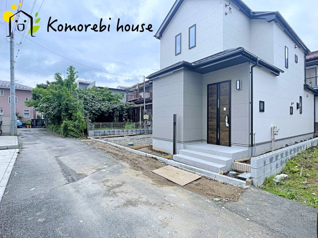 前面道路含む現地写真です