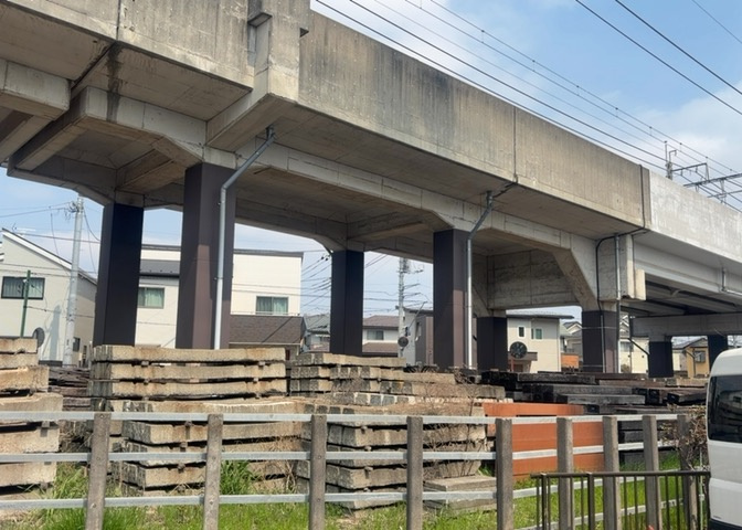 眺望を気にして物件を探す場合、前面に建物が建っていないか現地で確認しましょう！前面に建物があると景色はもちろん、日当たりや風通しにも影響が出てきます。住んだ時のことを想像しながら現地見学をしましょう。