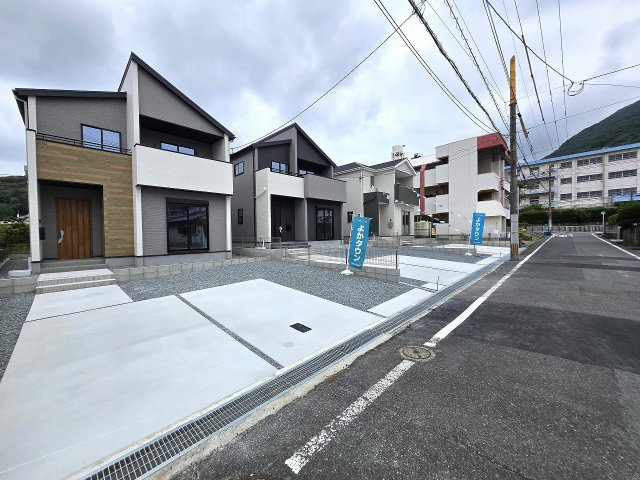 統一感のある街並みに並ぶ、個性豊かな新築住宅群