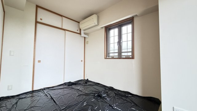 和室　※劣化防止のためシートで保護されております。