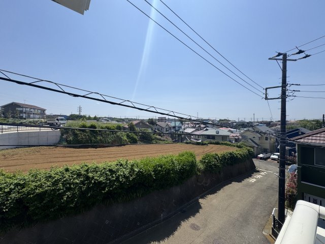 目の前には畑が広がります　開放的でのどかな雰囲気の眺望です