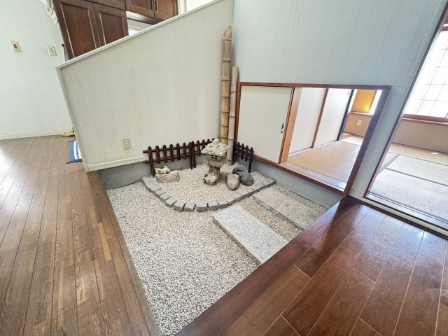建物内にお庭スペースがございます　風情を感じる空間として癒しの空間としてご利用ください