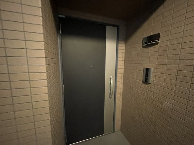 防犯性の高いダブルロックの玄関です。　