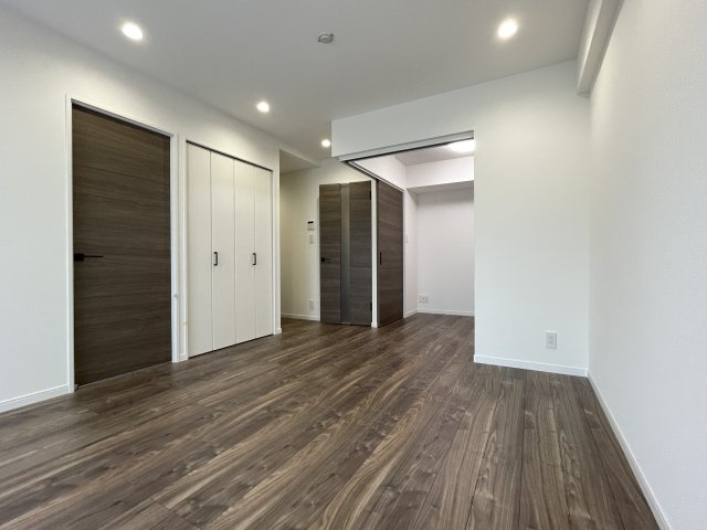 広々としたLDKは、隣接するお部屋の扉を開けて、さらに解放感ある空間に。　