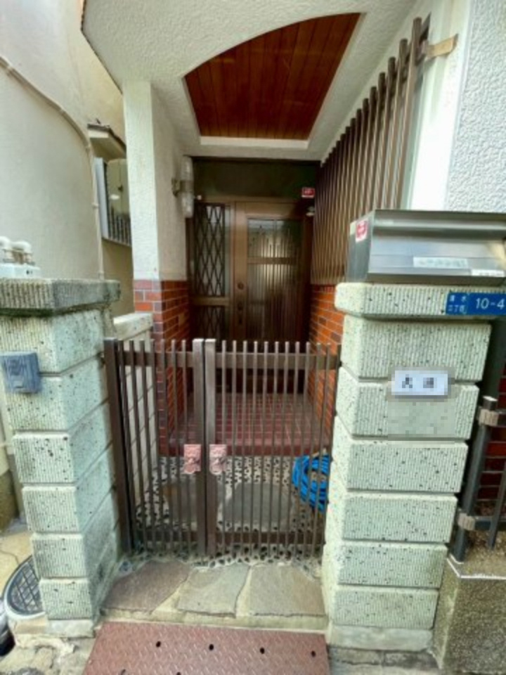 「いってきます」と「ただいま」を見守る玄関。