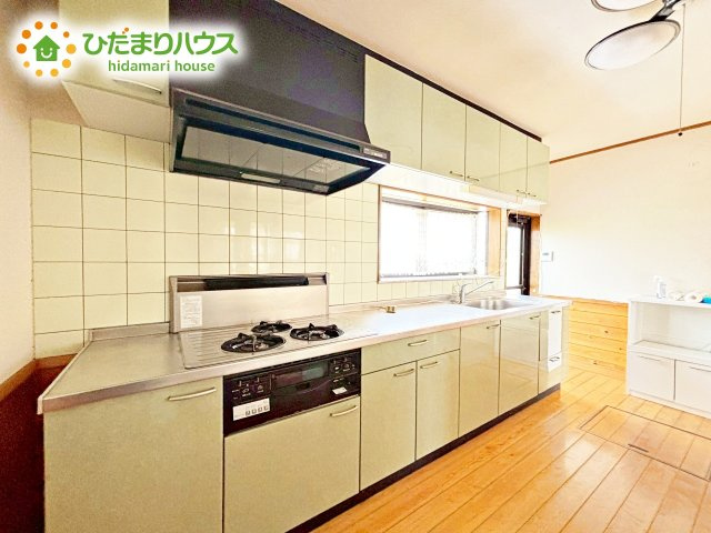 収納もたっぷり御座います。キッチン近くに水回りも集中しているので、家事の動きがらくちんです