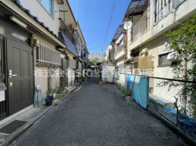 前面道路含む現地写真です