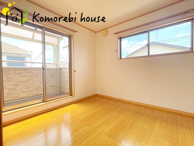 コンパクトで使いやすい洋室です