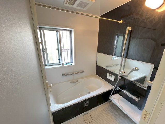 1坪サイズのお風呂♪浴室暖房・乾燥機付いてます！