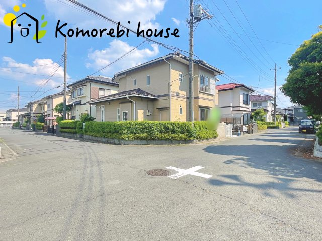 前面道路含む現地写真です