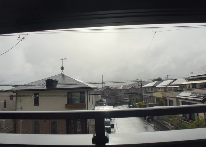 眺望を気にして物件を探す場合、前面に建物が建っていないか現地で確認しましょう！前面に建物があると景色はもちろん、日当たりや風通しにも影響が出てきます。住んだ時のことを想像しながら現地見学をしましょう。