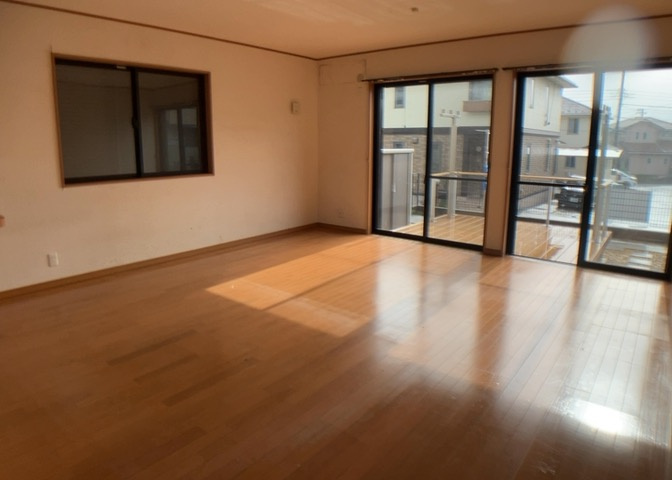 リビングの間取りの種類は大きくわけてリビングとダイニングが別になっているタイプ、リビングダイニング一体型です。どちらも一長一短ですので、家を選ぶ時はその両面をチェックして決めるようにしましょう。