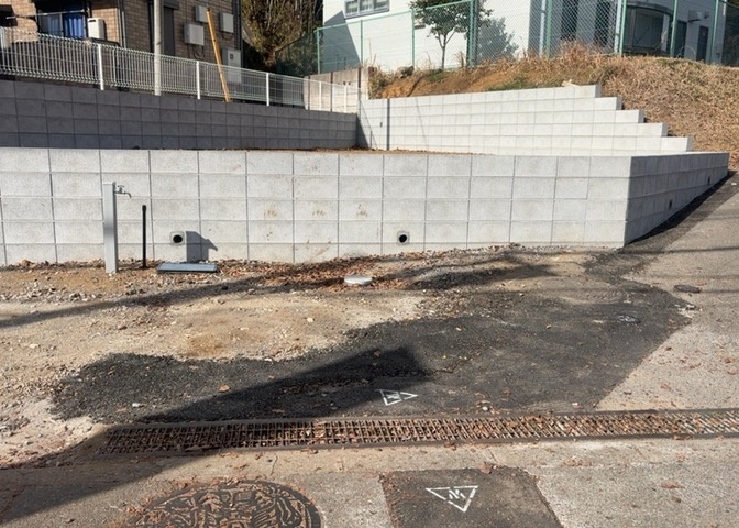 隣家の土地はどうなっているのか、生活利便施設が近くにあるのか、学校まで近いかなど、お客様のライフスタイルにあわせたイメージが重要です。また、近くにあると困る施設が近くにないかも確認するといいでしょう。