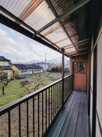 建物南側は畑の為、日当たり良好です。