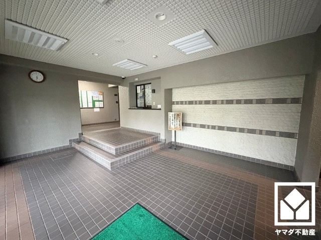 ゆったりとしたロビーが、住まう人の憩いの場に。落ち着いた空間で、ほっと一息つける時間を。