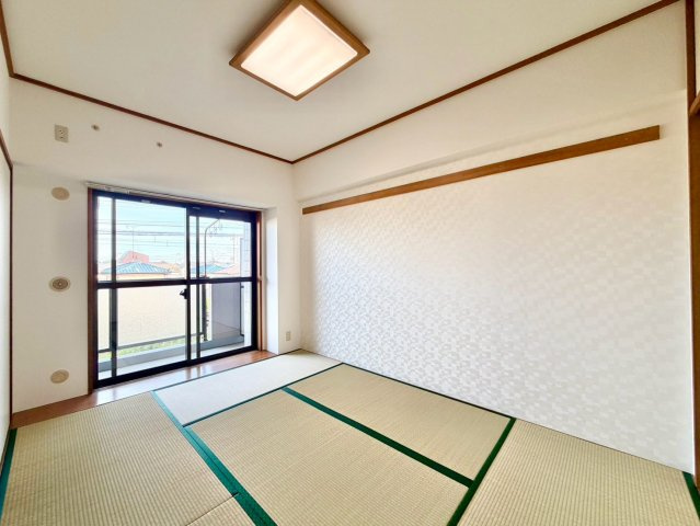 LDKの隣には和室付き♪