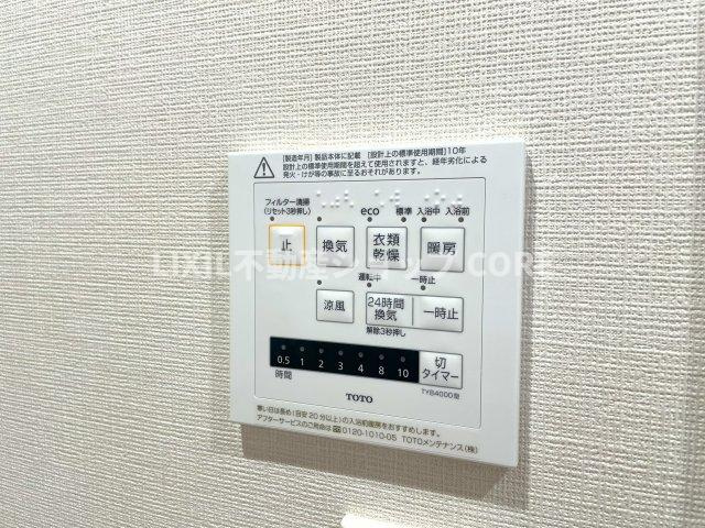 浴室乾燥機能で雨の日でも乾燥が可能。また、浴室内の湿気を排気し、カビの発生を抑えます　