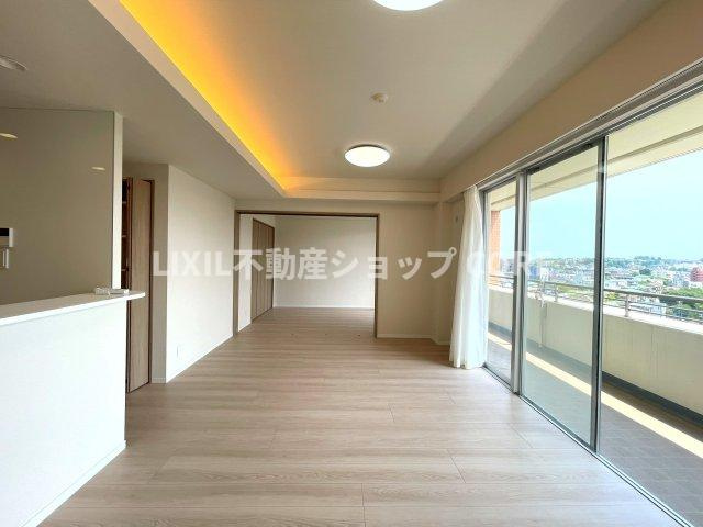 上質な時間を育む暮らしのメインステージ。寛ぎとコミュニケーションを育む居心地のよい場所。　