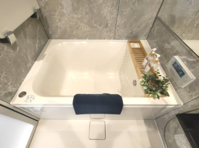 【浴室】　ゆったりとした時間とともに、一日の疲れを癒すバスルームです。